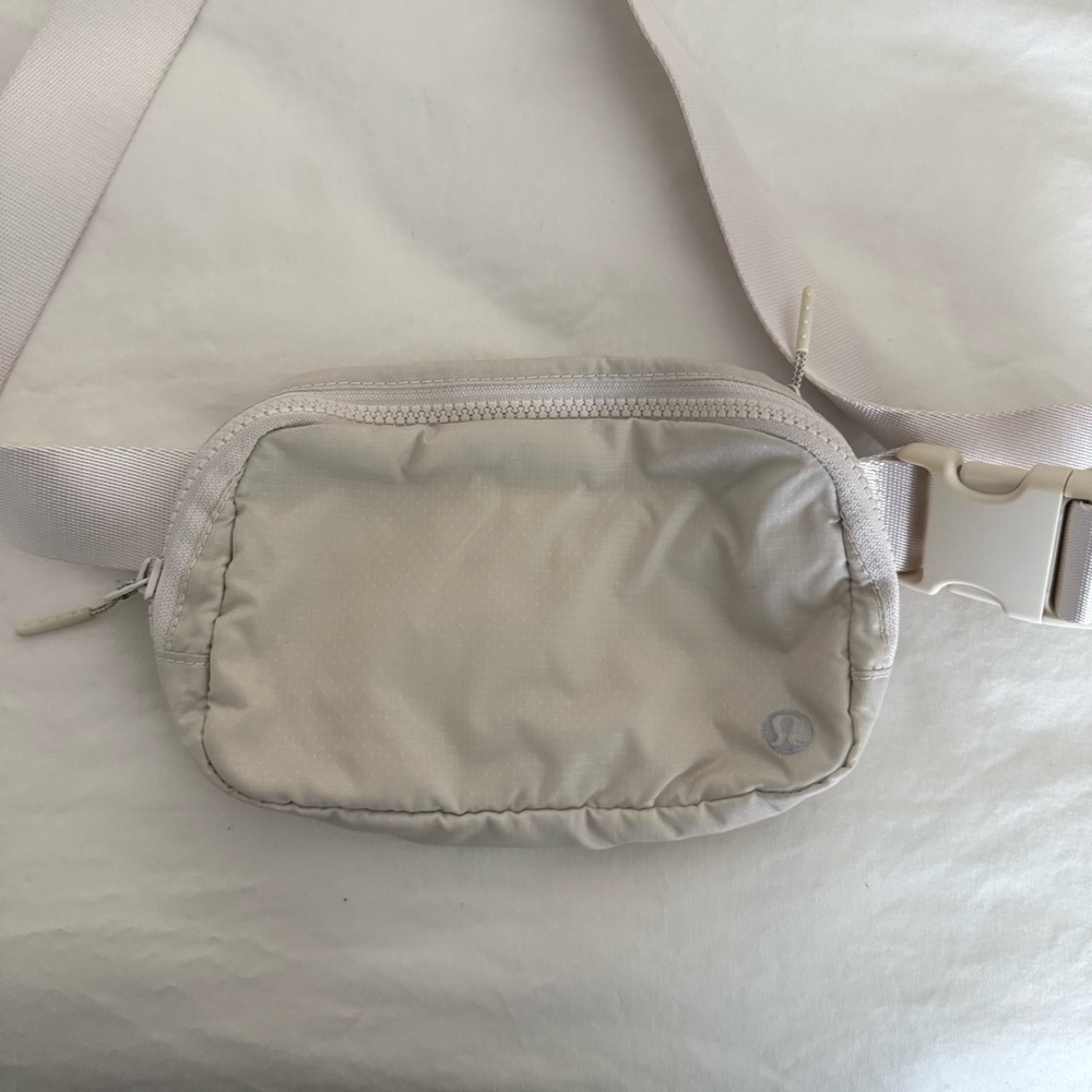 Lululemon Athletica Off-White Everywhere belt Bag